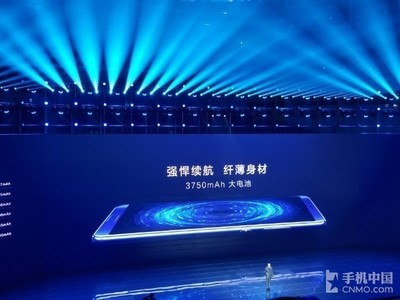 11月新机潮来袭 坚果Pro2与一加5T领衔，科技界竞争再升温